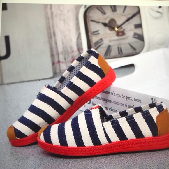 So Cute Canvas Shoes 🇺🇸 🎆 - Picture 3 of 8